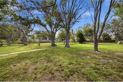 698 Villagrande Avenue S, Saint Petersburg, FL 33707 - Photo 21