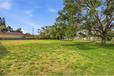 698 Villagrande Avenue S, Saint Petersburg, FL 33707 - Photo 15