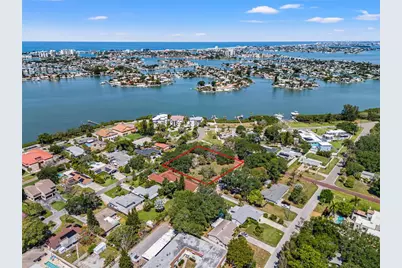 698 Villagrande Avenue S, Saint Petersburg, FL 33707 - Photo 1
