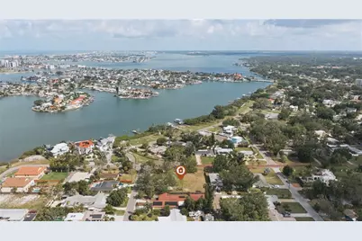698 Villagrande Avenue S, Saint Petersburg, FL 33707 - Photo 11