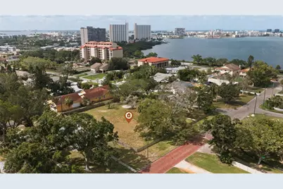 698 Villagrande Avenue S, Saint Petersburg, FL 33707 - Photo 1