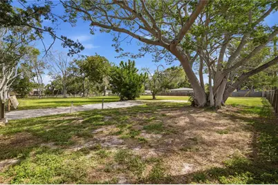 698 Villagrande Avenue S, Saint Petersburg, FL 33707 - Photo 7