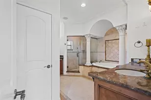 2521 Lake Ellen Dr, Tampa, FL 33618 - Photo 25