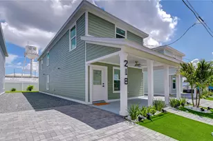 218 8th Ave Dr W, Bradenton, FL 34205 - Photo 3