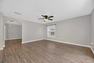 7842 Carriage Pointe Dr, Gibsonton, FL 33534 - Photo 17
