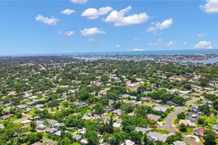 2905 Bluffs Dr, Largo, FL 33770 - Photo 7