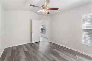 7456 Oxford Garden Cir, Apollo Beach, FL 33572 - Photo 17