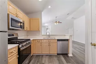 7456 Oxford Garden Cir, Apollo Beach, FL 33572 - Photo 3
