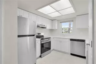 8820 Bay Pointe Dr, Tampa, FL 33615 - Photo 3