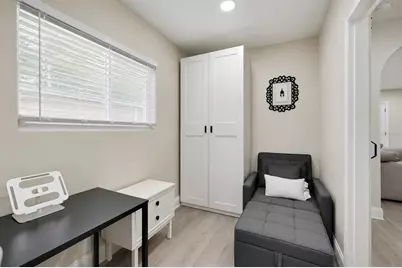 2219 16th Street N, Saint Petersburg, FL 33704 - Photo 9