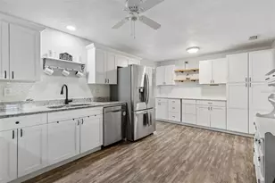 39051 12th Ave, Zephyrhills, FL 33542 - Photo 15