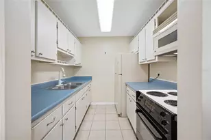 8075 112th St, Seminole, FL 33772 - Photo 9