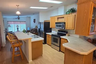 37437 Gill Ave, Zephyrhills, FL 33541 - Photo 3
