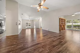 2069 Lakeview Dr, Clearwater, FL 33763 - Photo 9