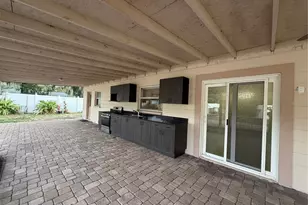 8009 Paulson Ln, Tampa, FL 33617 - Photo 13