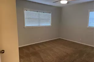 8009 Paulson Ln, Tampa, FL 33617 - Photo 9