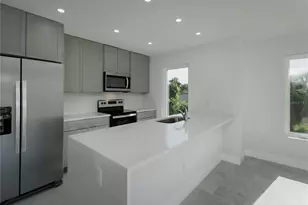 310 Hibiscus St, Tarpon Springs, FL 34689 - Photo 21