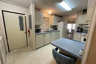 2607 Universal Dr, Ruskin, FL 33570 - Photo 3