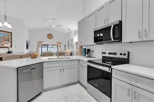 11113 Bloomington Dr, Tampa, FL 33635 - Photo 9