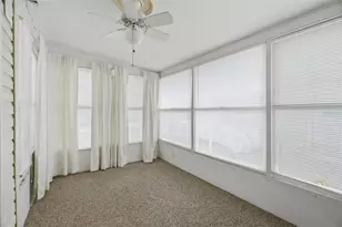 6826 Mt Orange Dr NE, Saint Petersburg, FL 33702 - Photo 13