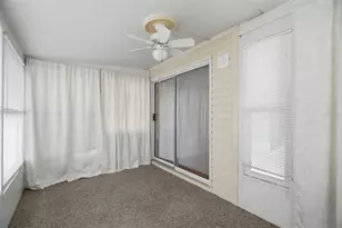 6826 Mt Orange Dr NE, Saint Petersburg, FL 33702 - Photo 13