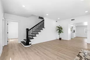 301 81st Ave NE, Saint Petersburg, FL 33702 - Photo 11