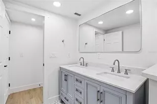 301 81st Ave NE, Saint Petersburg, FL 33702 - Photo 27