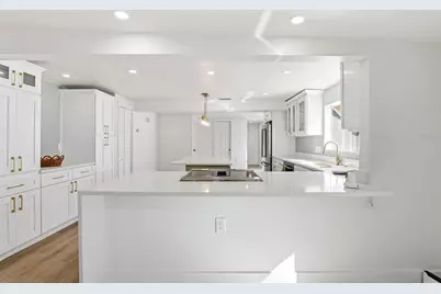 301 81st Avenue NE, Saint Petersburg, FL 33702 - Photo 5