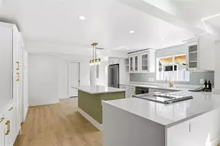 301 81st Ave NE, Saint Petersburg, FL 33702 - Photo 7
