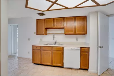 5940 Pelican Bay Plaza S #504, Saint Petersburg, FL 33707 - Photo 9