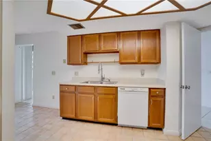 5940 Pelican Bay Plaza S, Saint Petersburg, FL 33707 - Photo 9