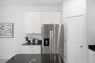 5718 Los Robles Ct, Palmetto, FL 34221 - Photo 9