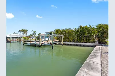 562 Johns Pass Avenue, Madeira Beach, FL 33708 - Photo 7