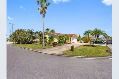 562 Johns Pass Avenue, Madeira Beach, FL 33708 - Photo 3