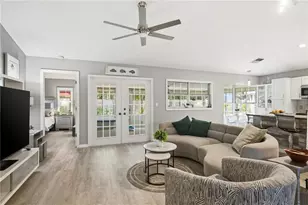 11722 Currie Ln, Largo, FL 33774 - Photo 3