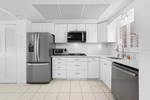1847 Shore Dr S, Saint Petersburg, FL 33707 - Photo 11