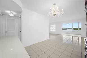 1847 Shore Dr S, Saint Petersburg, FL 33707 - Photo 13