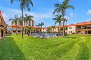 10365 Paradise Blvd, Saint Petersburg, FL 33706 - Photo 1