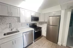 10365 Paradise Blvd, Saint Petersburg, FL 33706 - Photo 9