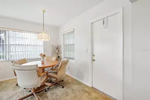 2017 Hampstead Cir, Sun City Center, FL 33573 - Photo 9