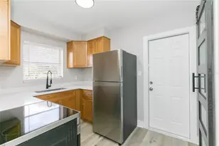 2600 52nd Ave N, Saint Petersburg, FL 33714 - Photo 3