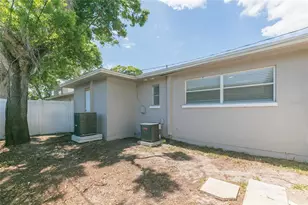 2600 52nd Ave N, Saint Petersburg, FL 33714 - Photo 17