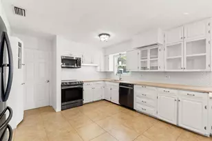 1431 57th St S, Gulfport, FL 33707 - Photo 9