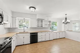 1431 57th St S, Gulfport, FL 33707 - Photo 11