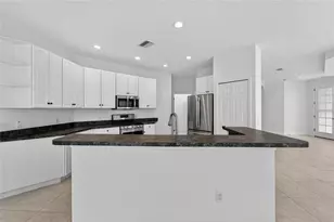 209 Sela Cove Cir, Apollo Beach, FL 33572 - Photo 9