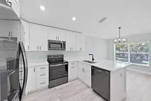 1025 Lake Avoca Pl, Tarpon Springs, FL 34689 - Photo 3