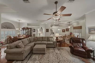 12215 Woodlands Circle, Dade City, FL 33525 - Photo 11
