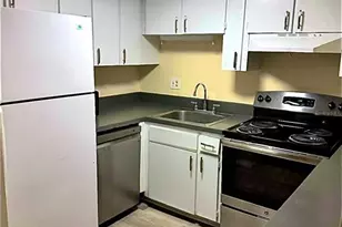 8605 Huron Ct, Tampa, FL 33614 - Photo 9