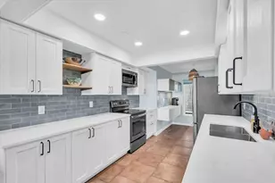7300 Sunshine Skyway Ln S, Saint Petersburg, FL 33711 - Photo 3