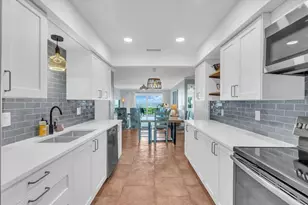 7300 Sunshine Skyway Ln S, Saint Petersburg, FL 33711 - Photo 5